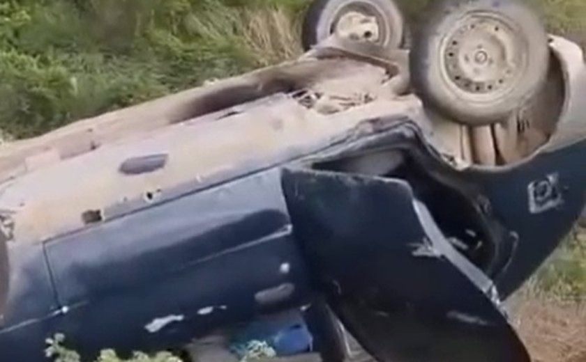 Motorista fica ferido após capotamento na AL-220