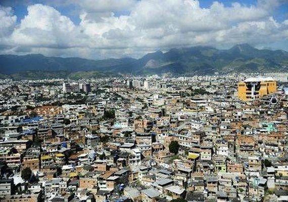 Jovens presos durante operação no Alemão deixam presídio no Rio