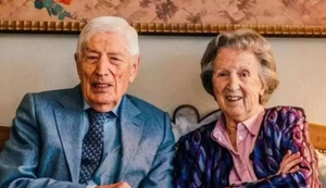 Casal de idosos de 93 anos morre junto de mãos dadas por eutanásia dupla