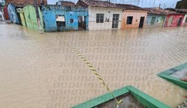 Em São Miguel dos Campos, famílias deixam casas pela quarta vez após rio São Miguel transbordar