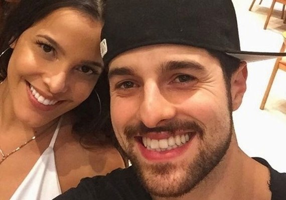 Emilly posa com DJ Alok e causa polêmica em rede social