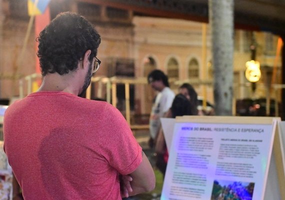 Exposição do Projeto Meros do Brasil destaca preservação marinha durante o Circuito Penedo de Cinema