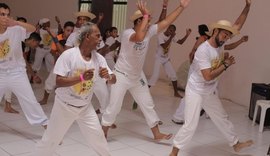 Secretaria de Saúde de Maceió leva oficina de capoeira a usuários dos Caps