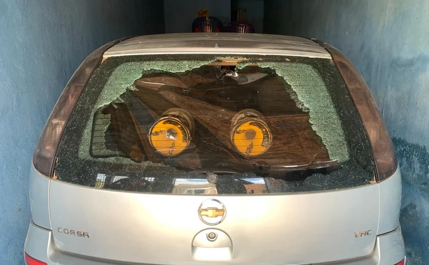 Homem quebra carro e janela da casa do irmão em Coité do Nóia