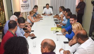 Prefeitura de Maceió atende servidores e retira projetos de lei da Câmara