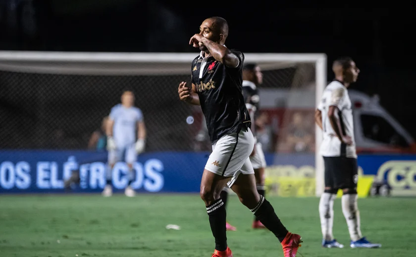 Vasco vence o líder Botafogo e deixa zona de rebaixamento do Brasileirão