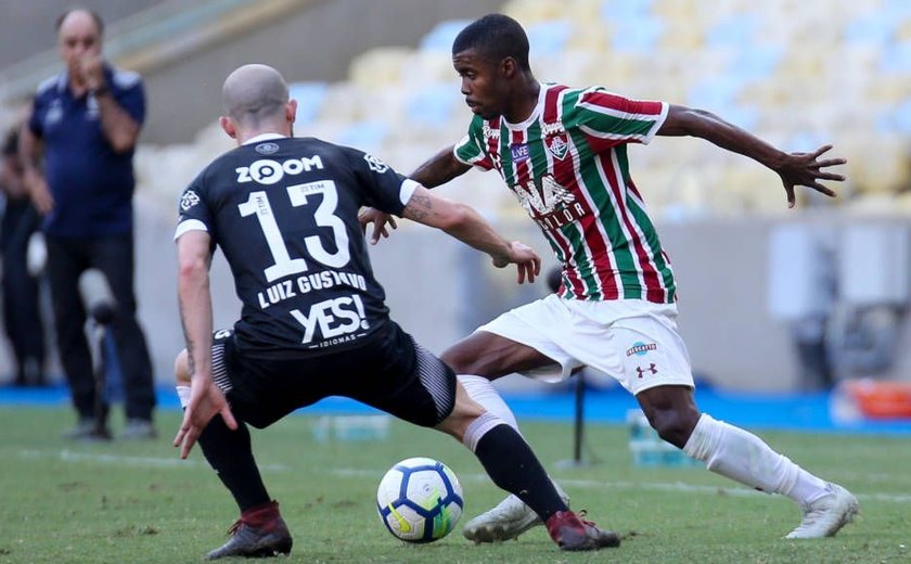 Vasco vence Fluminense e respira no Brasileiro