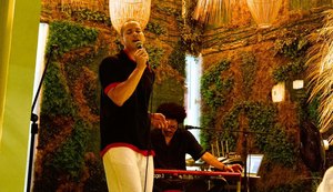 João Calabar e Dinho Zampier apresentam temporada do show Caleidoscópio em Maceió