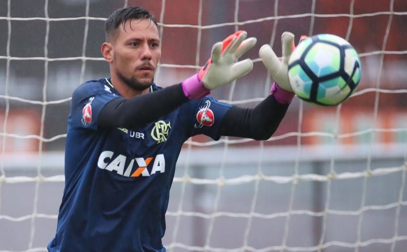 Diego Alves aparece no BID e expectativa por estreia no Flamengo cresce