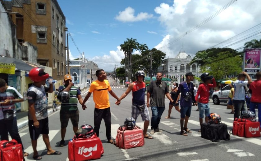 Entregadores de aplicativo fazem protesto contra o aumento da gasolina em Maceió