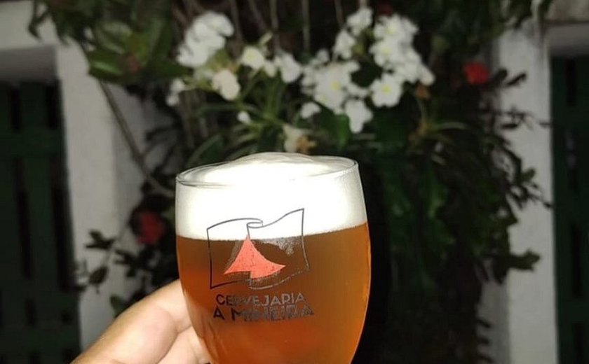 Cerveja e praia conquistam turistas e alagoanos durante os dias quentes do verão.