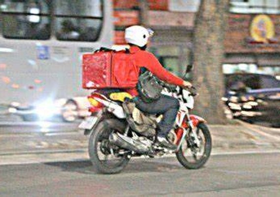 Entregador de lanches é assaltado por dupla em motocicleta em Arapiraca