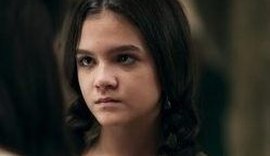 Agnes usa poderes e impede Amália de ir para a fogueira