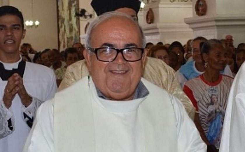 Padre Manoel Henrique testa positivo para Covid-19 e está internado