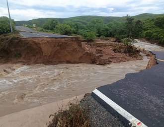 Chuva no Sertão: Governo de Alagoas mobiliza forças de emergência após colapso na AL-225