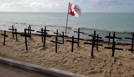 Cruzes na praia representam casos de feminicídio em Alagoas