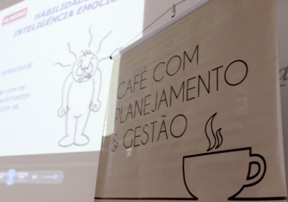 Café com Planejamento e Gestão discute políticas de fomento à pesquisa em AL