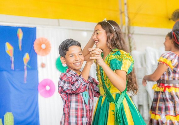 Projeto leva escola em tempo integral para 900 crianças da parte alta de Maceió