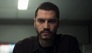 Ator Lee Taylor recebe ameaças nas redes sociais por interpretar Camilo