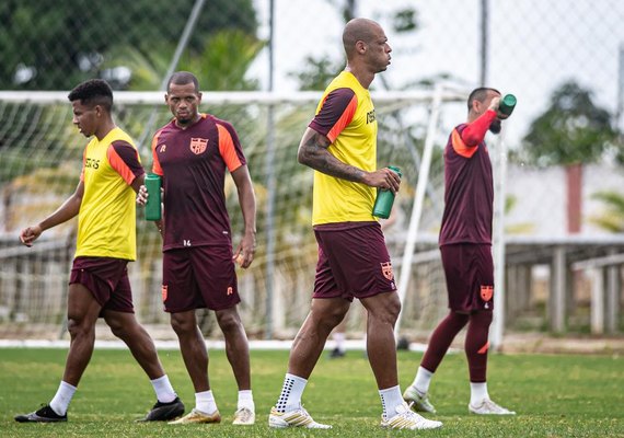 CRB finaliza preparação no CT e embarca para enfrentar o Criciúma