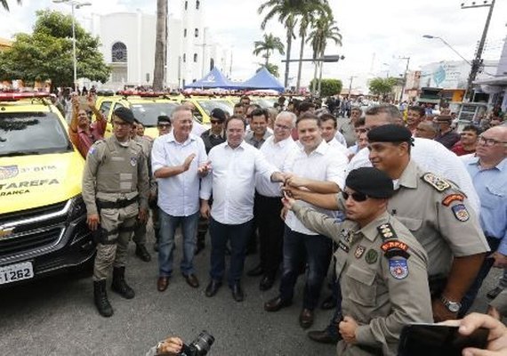 Governador entrega viaturas para o Programa Força Tarefa em Arapiraca