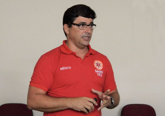 Bebê engasgado é salvo após socorrista do Samu orientar pai por telefone