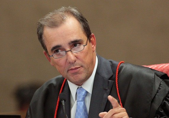 Esposa de ministro do TSE registra queixa de agressão contra o marido