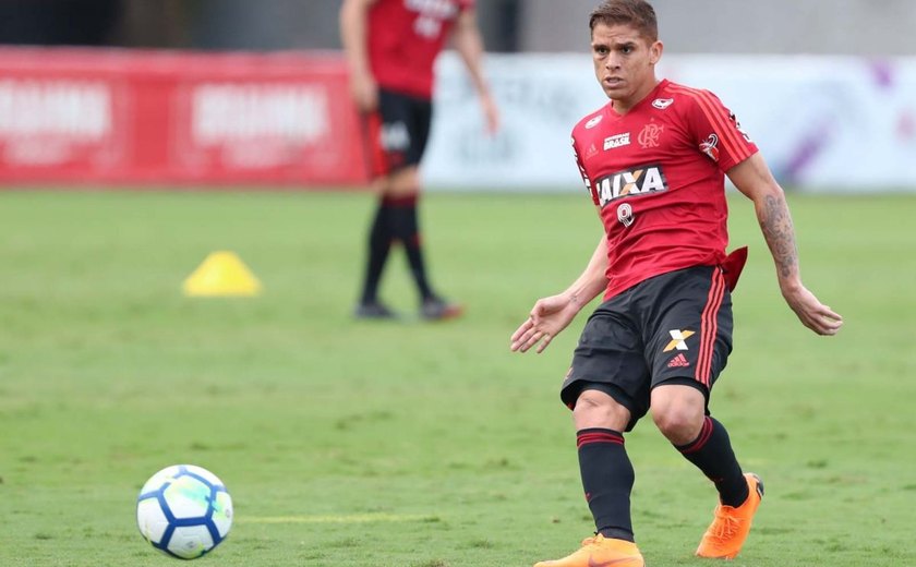 Volante Cuéllar assina renovação com o Flamengo até 2022