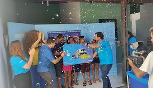 Emoção: em AL, motorista de ônibus recebe prêmio de R$ 50 mil da Equatorial Alagoas