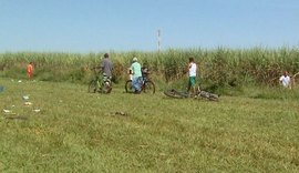 Após explosão de carro-forte, moradores vão à rodovia procurar dinheiro