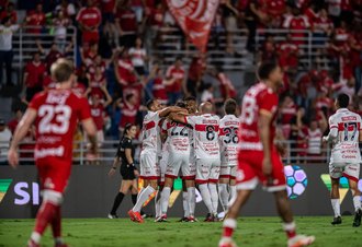 CRB vence Vila Nova e avança na tabela