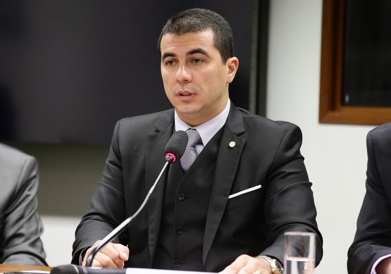 Deputado deixa convenção do Republicanos após chegada de Bolsonaro