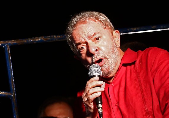 Defesa de Lula busca concessão de prisão domiciliar no STF