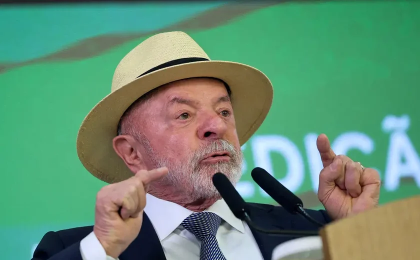 Atitude irresponsável, diz Lula após revogação de visto de embaixadora