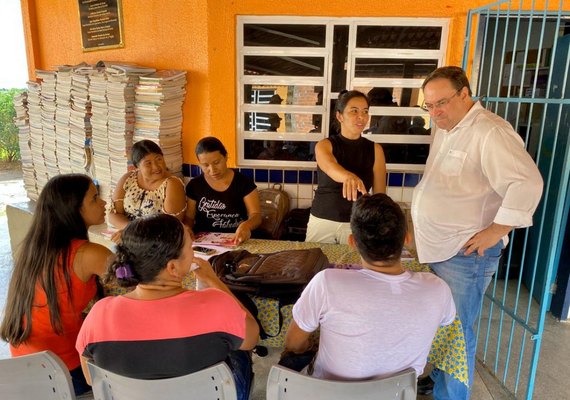 Luciano Barbosa visita escolas indígenas em Pariconha