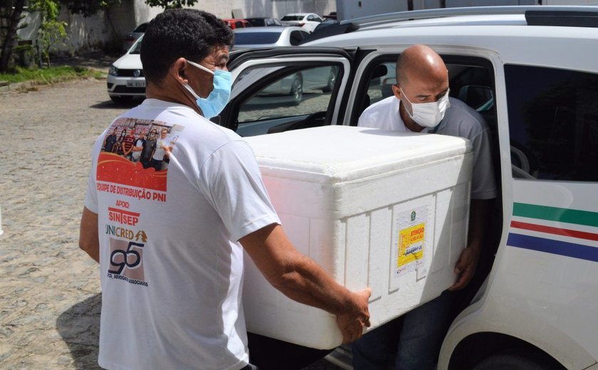 Sesau inicia distribuição de 40.920 doses da última remessa da AstraZeneca aos municípios