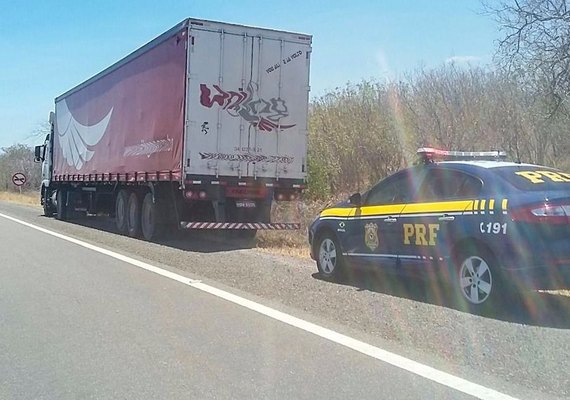 PRF recupera carreta roubada há 3 dias na BR 316 em Canapi