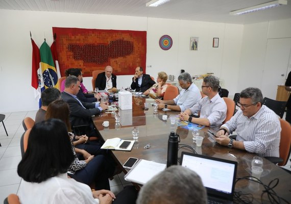 Reitor da Ufal recebe diretor-presidente da Embrapii e destaca avanços em inovação tecnológica