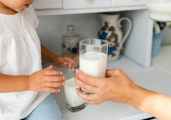 Alergia à Proteína do Leite de Vaca se manifesta na infância e requer cuidados especiais com a saúde