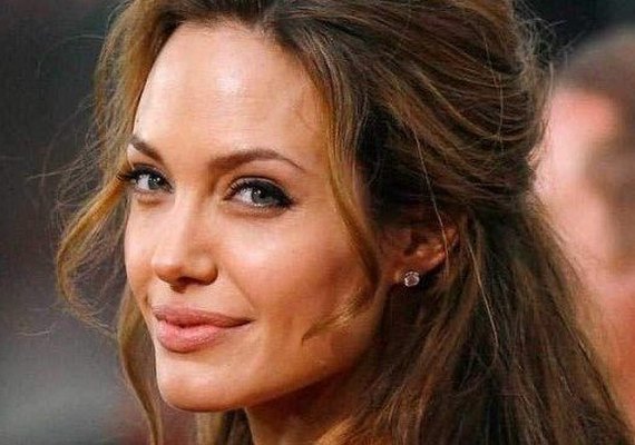 Jolie estaria pesando menos de 35 kg em meio a briga judicial com Pitt