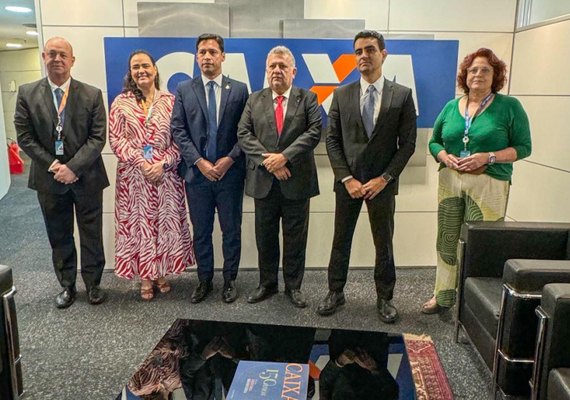 Prefeito JHC quer avaliação da Caixa Econômica sobre déficit habitacional