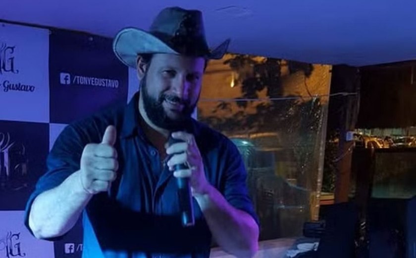 Cantor sertanejo vai a júri acusado de matar esposa com 114 golpes