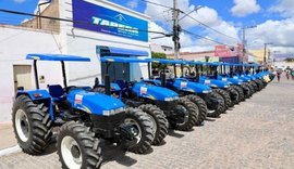 Governo de Alagoas entrega tratores a 14 municípios sertanejos