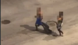 Casal é flagrado depredando fachada de loja de joias e em seguida furtando produtos do local