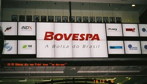 Ibovespa fecha estável, mas sobe 7,5% em agosto e 13% em 3 meses