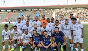 Equipe de Carlinhos Maia e Marta vence time de Ronaldinho Gaúcho no Estádio Rei Pelé
