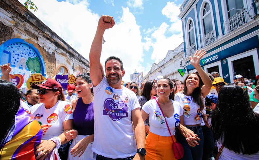 Milhares de mulheres caminham em apoio à reeleição de Paulo Dantas