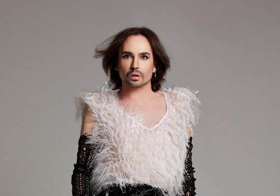 Cantor e compositor Johnny Hooker faz balanço de seus 20 anos de carreira