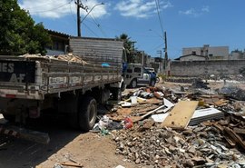 Operação Cidade Limpa coíbe descarte irregular de entulhos no Prado