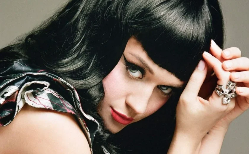 Cantora Katy Perry é investigada pela polícia após acusação de assédio sexual feita por atriz